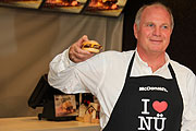 Von Uli Hoeneß Firma HoWe Fleischwaren stammt die neueste McDonald's Kreation "Nürnburger" (Foto: MartiN Schmitz)